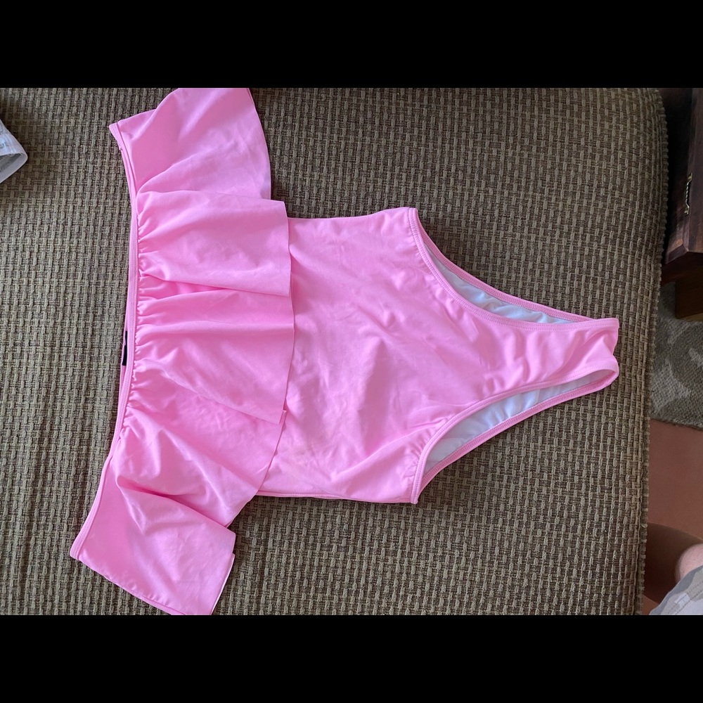 PRETTYLITTLETHING swimsuit